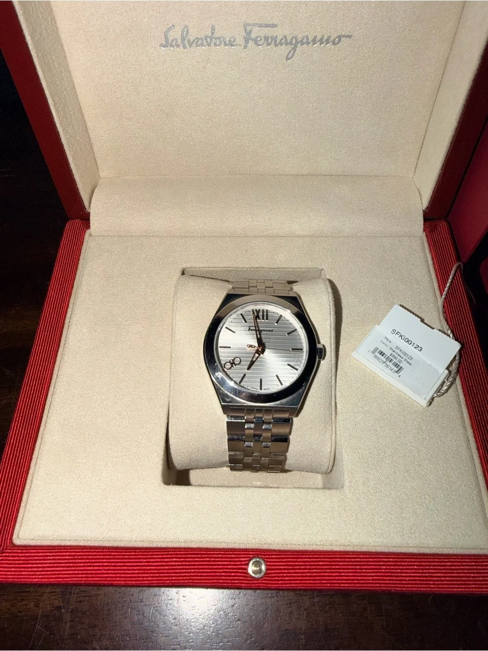 Salvatore Ferragamo Vega SFKI00123 40mm Swiss Watch Silver Box Papers